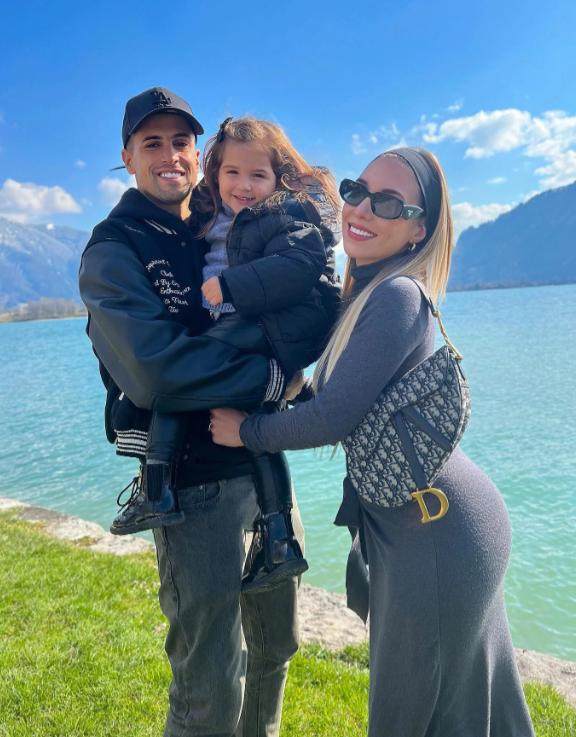 华体会体育-欧冠送点 坎塞洛妻女遭问候 未出生女儿都不放过