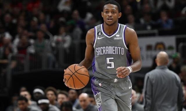 华体会入口-再度上演三分绝杀 福克斯无限接近杰里·韦斯特奖