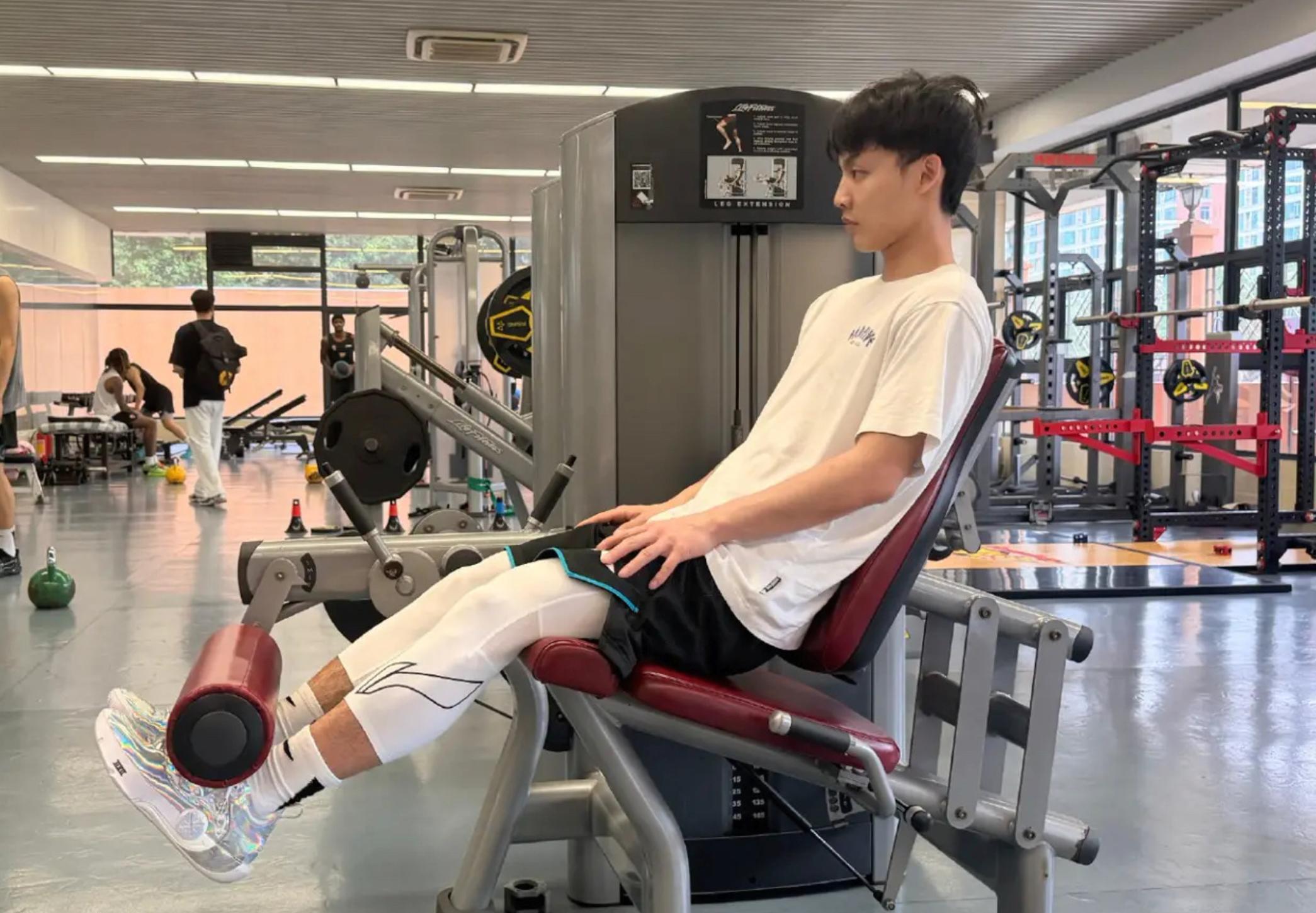 华体会官网-广东3消息：球迷偶遇胡明轩看病，徐杰恢复训练，杜锋出席会议