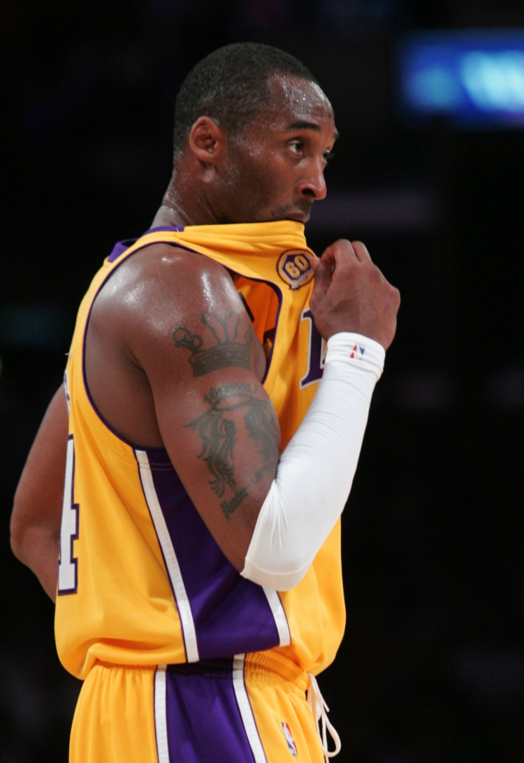 华体会体育-库里9000球里程碑仅第26！现役6人上榜 老詹独占鳌头冲16000大关